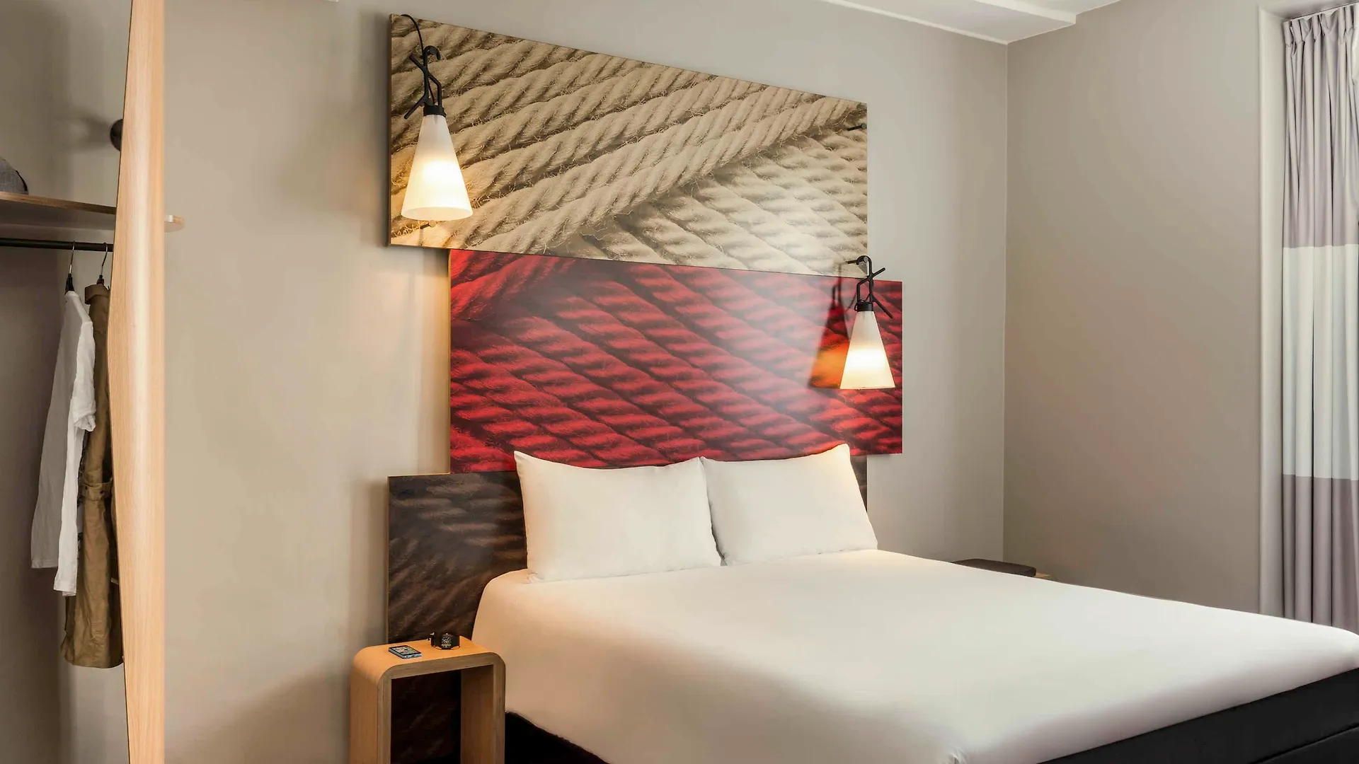Ibis Paris Avenue De La Republique Hotel 3*,